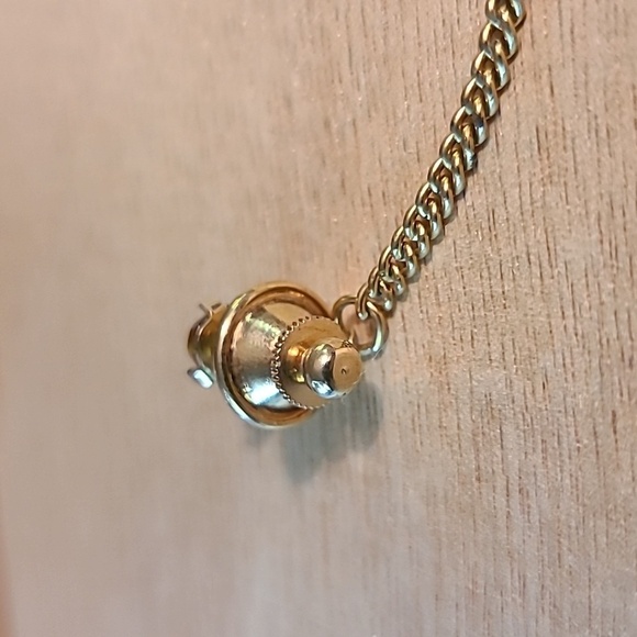 Vintage tie tack with gold tone and faux stone - Picture 5 of 5